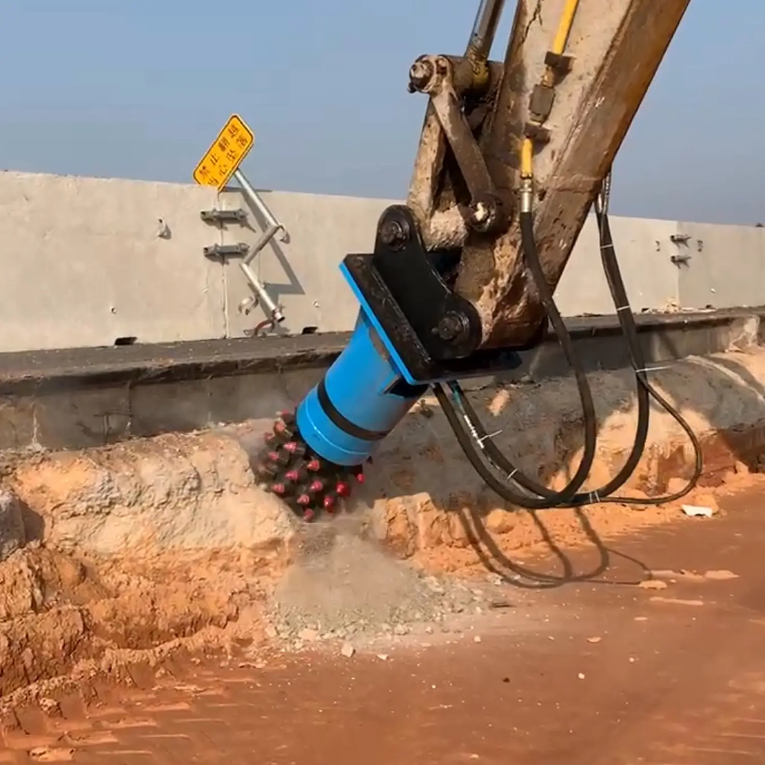 液壓銑挖機(jī)屬具怎么選？工廠直供的5大優(yōu)勢(shì)，幫你省下30%成本